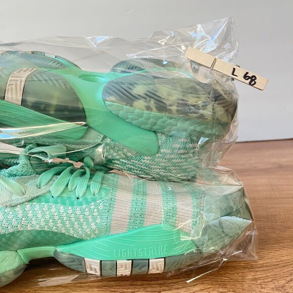 Athletic_Shoes